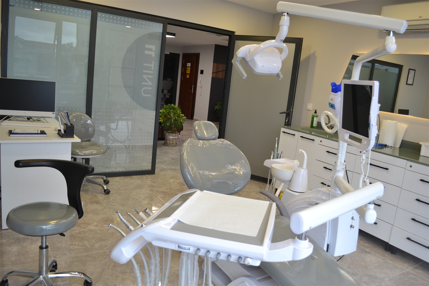 Ares polikliniği klinik odaları ve iç mekân